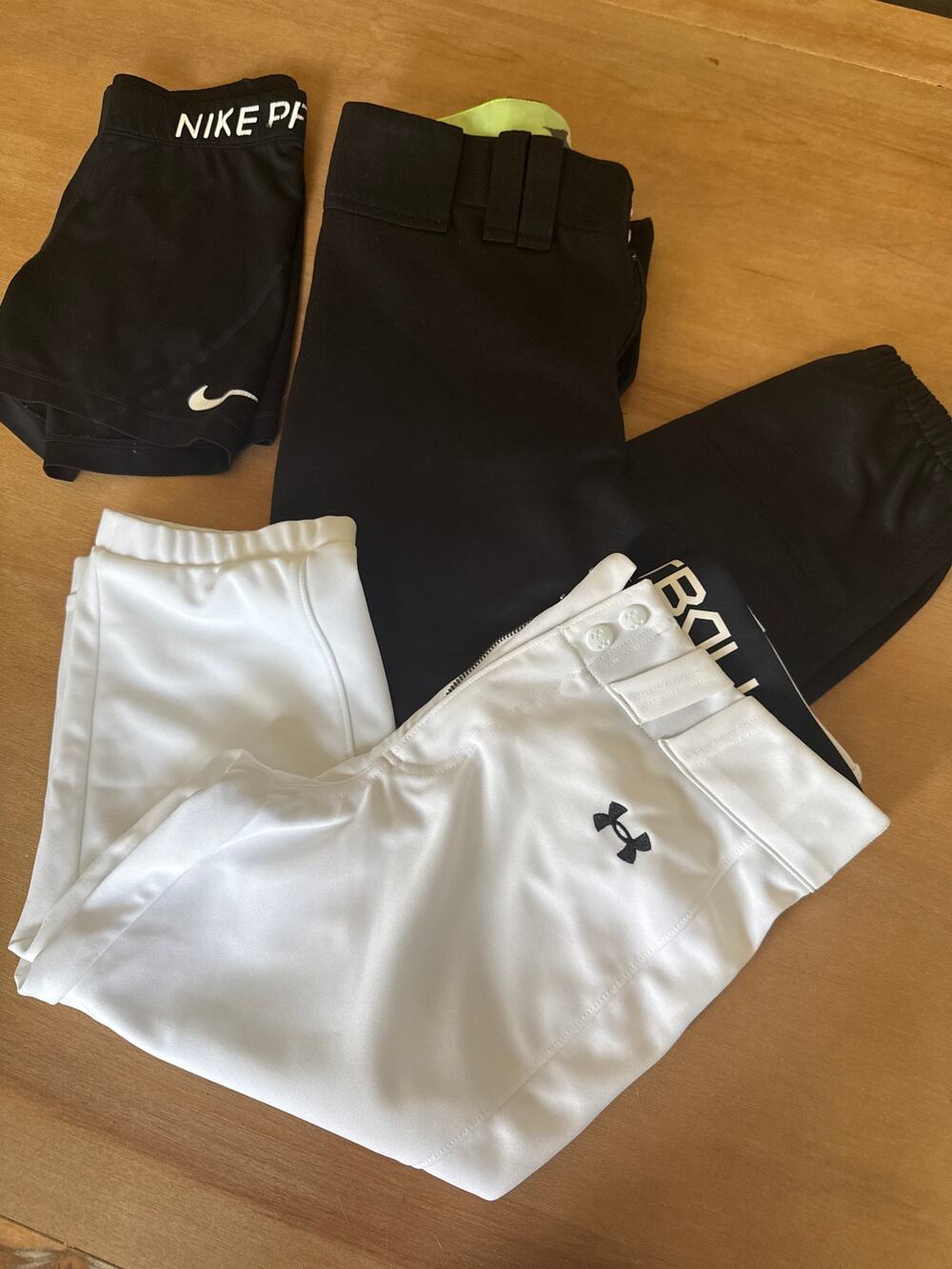Softball Women’s Lot Mizuno (black)UA (white) Knicker Pants & Nike pro Small